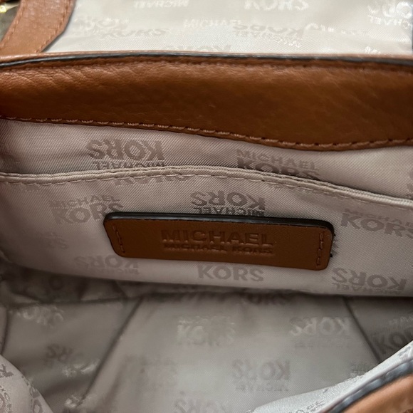 MICHAEL Michael Kors Brown Leather Small Messenger Bag - Picture 3 of 7
